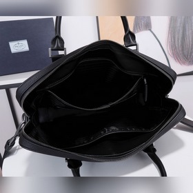 PRADA портфель Модель： 2VE368 Деловая сумка PRADA, импорт из Ита