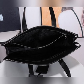 Мужская сумка PRADA, модель 2VG039 Эта лаконичная сумка-тоут соче
