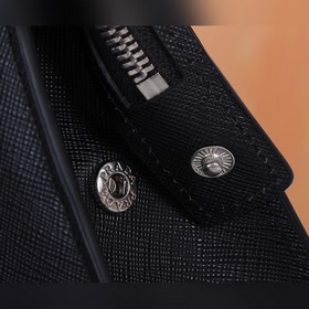 Мужской портфель PRADA, модель 2VG039, черный/красный Оригинальна