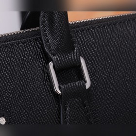 Мужская сумка PRADA, модель 2VG030 Эта лаконичная сумка-тоут соч
