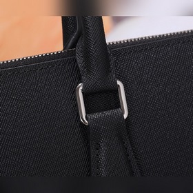 Мужская сумка PRADA, модель 2VG039 Эта лаконичная сумка-тоут соче