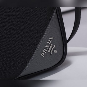 Prada Модель 2VE368-9 Мужской портфель Изготовлена из итальянс