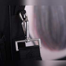 Нейлоновая сумка PRADA, модель 2VE017 Эта нейлоновая сумка для д