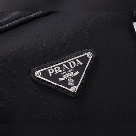 Нейлоновый портфель PRADA Prada Модель 2VE871 Изготовлена из ор