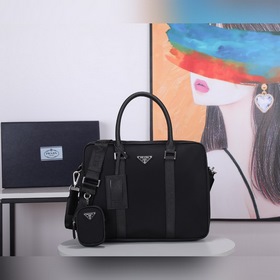 Нейлоновый портфель PRADA Prada Модель 2VE871 Изготовлена из ор