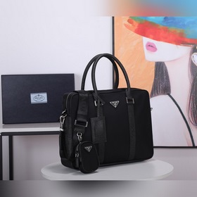 Нейлоновый портфель PRADA Prada Модель 2VE871 Изготовлена из ор