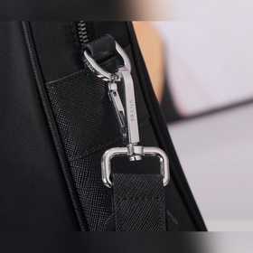 Нейлоновый портфель PRADA Prada Модель 2VE871 Изготовлена из ор