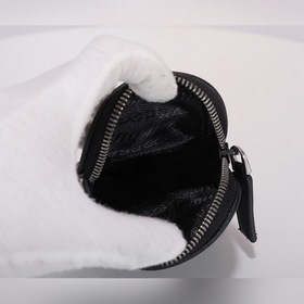 Нейлоновый портфель PRADA Prada Модель 2VE871 Изготовлена из ор