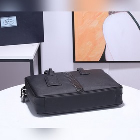Мужской портфель Prada, модель 2VE365R Новейшая инкрустация из д