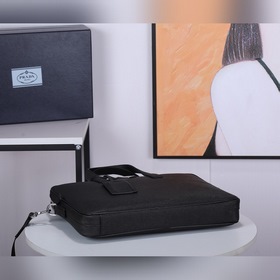 PRADA Новая сумка для документов, модель 2VE368 Изготовлена из и