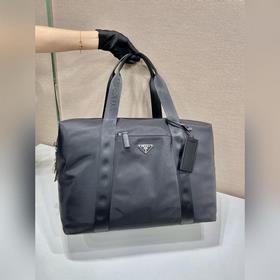 Классическая дорожная сумка PRADA, модель 2VC796 Эта дорожная су