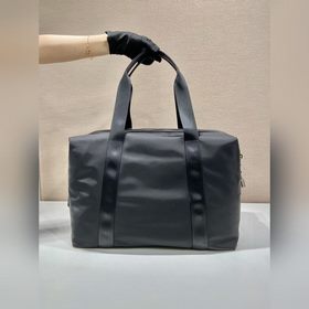 Классическая дорожная сумка PRADA, модель 2VC796 Эта дорожная су