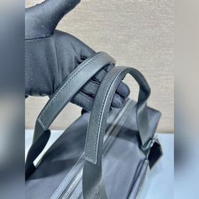 Классическая дорожная сумка PRADA, модель 2VC796 Эта дорожная су