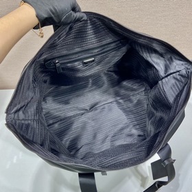 Классическая дорожная сумка PRADA, модель 2VC796 Эта дорожная су