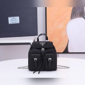 PRADA Мини-рюкзак с перекрестными ремнями, модель 1BH029 Очень ми