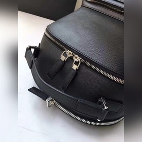 Рюкзак PRADA, модель 2VZ032 Изготовлен из импортной кожи Saffiano