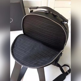 Рюкзак PRADA, модель 2VZ032 Изготовлен из импортной кожи Saffiano