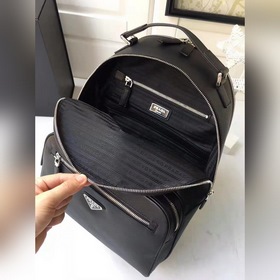 Рюкзак PRADA, модель 2VZ032 Изготовлен из импортной кожи Saffiano
