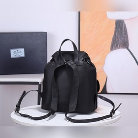 Новый рюкзак PRADA, модель 1BZ677A Эта нейлоновая сумка через пле
