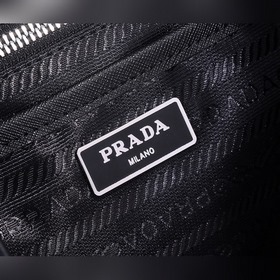 Новый рюкзак PRADA, модель 1BZ677A Эта нейлоновая сумка через пле