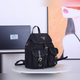 Рюкзак PRADA, модель 1BZ677A Эта нейлоновая сумка-рюкзак с изыска