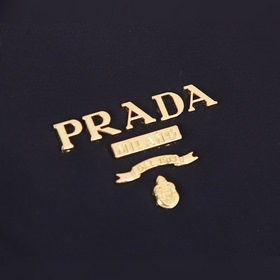 Рюкзак PRADA, модель 1BZ677A Эта нейлоновая сумка-рюкзак с изыска
