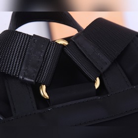 Рюкзак PRADA, модель 1BZ677A Эта нейлоновая сумка-рюкзак с изыска