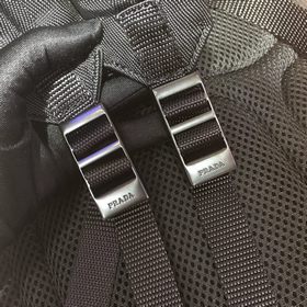 PRADA Новая сумка через плечо, модель 1BZ066 Изготовлена из импор