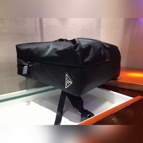 PRADA Модель 2VZ028 Многофункциональный рюкзак Изготовлена из им