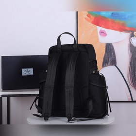 PRADA Новый рюкзак, модель 2VZ074 Рюкзак Изготовлен из ткани с от