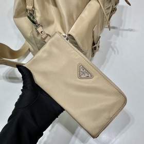 PRADA Новый рюкзак Модель 1BZ811 Новый цвет. Этот нейлоновый рюкз