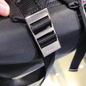 Рюкзак Prada, модель 2VZ068, буквенный логотип, эмалевый треуголь