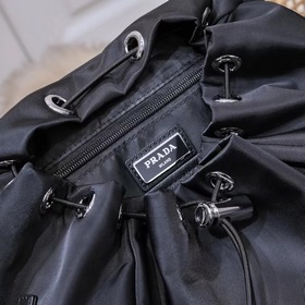PRADA Новая модель мужской рюкзака на осень-зиму, модель 2VZ135 