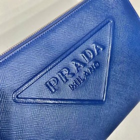 Мужская сумка PRADA, модель 2VF039 Эта сумка-клатч имеет изящный 