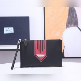 Новая весенняя и летняя коллекция мужских сумок Prada, модель 2NG