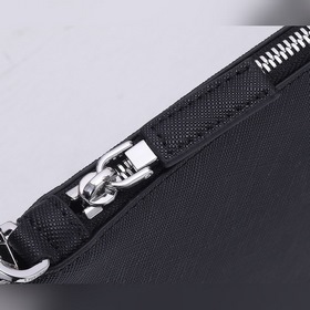 Новая весенняя и летняя коллекция мужских сумок Prada, модель 2NG
