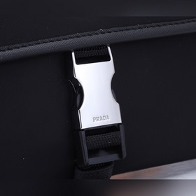 Мужская сумка PRADA, модель 2NH011 Изготовлена из импортного водо