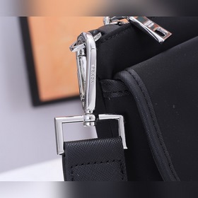 Мужская сумка PRADA, модель 2NH011 Изготовлена из импортного водо