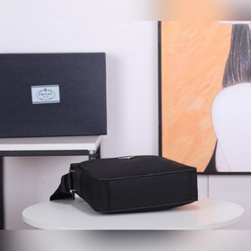 Мужская сумка через плечо PRADA, модель 2VQ002, черный Нейлон и о