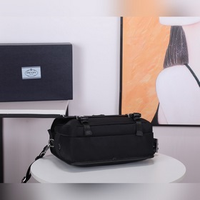 PRADA Модель 2VD009 Сумка через плечо с двумя застежками треуголь