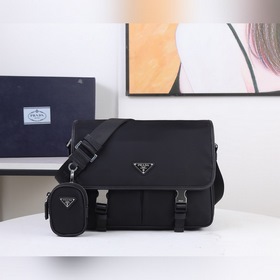 PRADA сумка-почтальон из парашютного полотна, модель 2VD7688 Эта