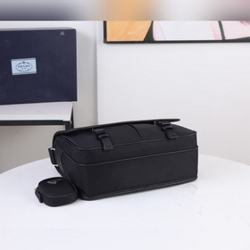 PRADA сумка-почтальон из парашютного полотна, модель 2VD7688 Эта