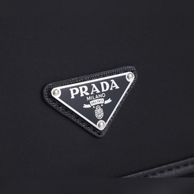PRADA сумка-почтальон из парашютного полотна, модель 2VD7688 Эта