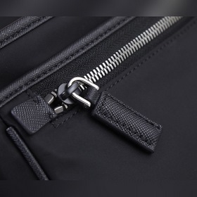 PRADA сумка-почтальон из парашютного полотна, модель 2VD7688 Эта