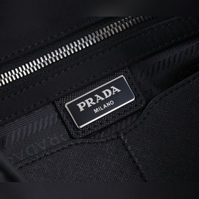 PRADA сумка-почтальон из парашютного полотна, модель 2VD7688 Эта