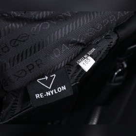 PRADA сумка-почтальон из парашютного полотна, модель 2VD7688 Эта