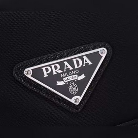 Мужская сумка через плечо PRADA, модель 2VH074 Изготовлена из имп