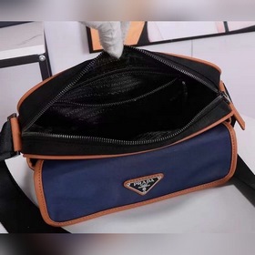 Мужская сумка через плечо PRADA, модель 2VH074 Изготовлена из имп