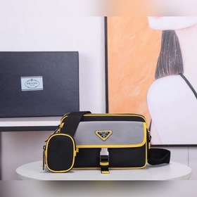 Мужская сумка через плечо PRADA, модель 2VH074 Изготовлена из имп