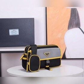 Мужская сумка через плечо PRADA, модель 2VH074 Изготовлена из имп